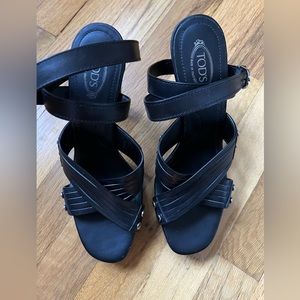 Black Tod’s designer sandals, great for anytime of the year